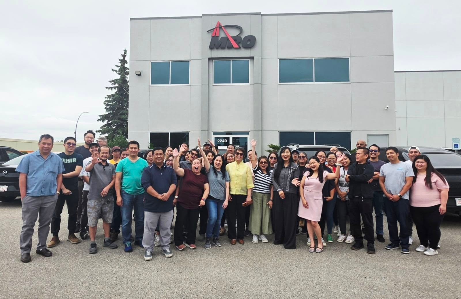 Consul General Emma Sarne visited the NE Site of MRO Electronics Supply Ltd